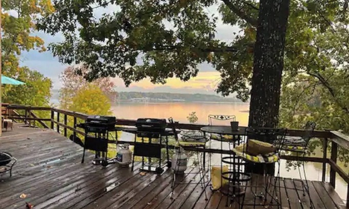 Camden Condominio | Spectacular view of the bay with a private dock on KY Lake TN River condo