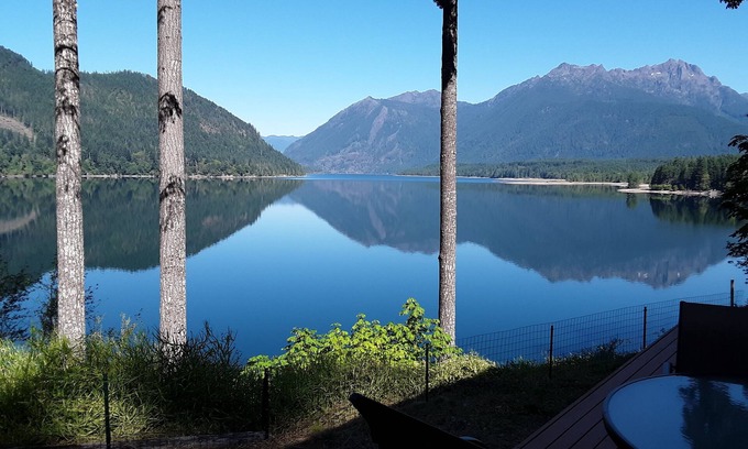 Hoodsport Casa | Spectacular Views from every room Right on the Lake with Dock & Kayaks