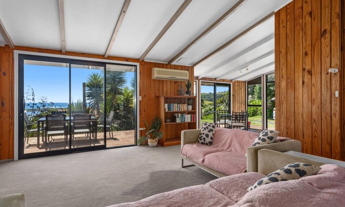 Waiotahi Casa | Views from the Top!!