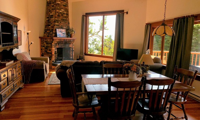 Otter Point Casa | Spectacular views, near beaches