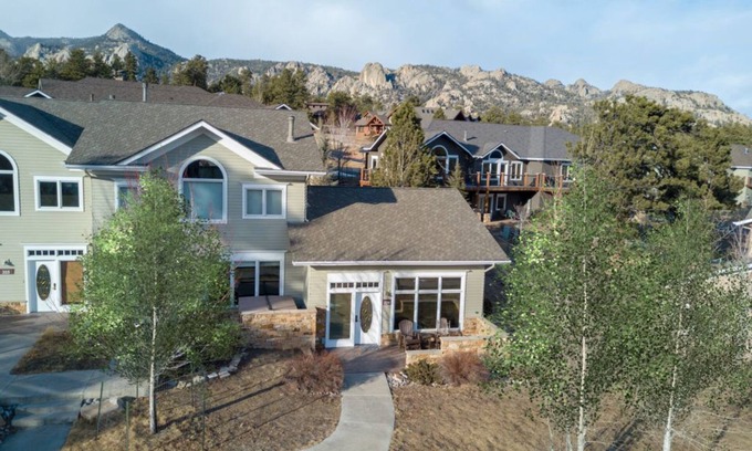 Stanley Hills Condominio | Spectacular views of Lake Estes, private patio, hot tub, fireplace.