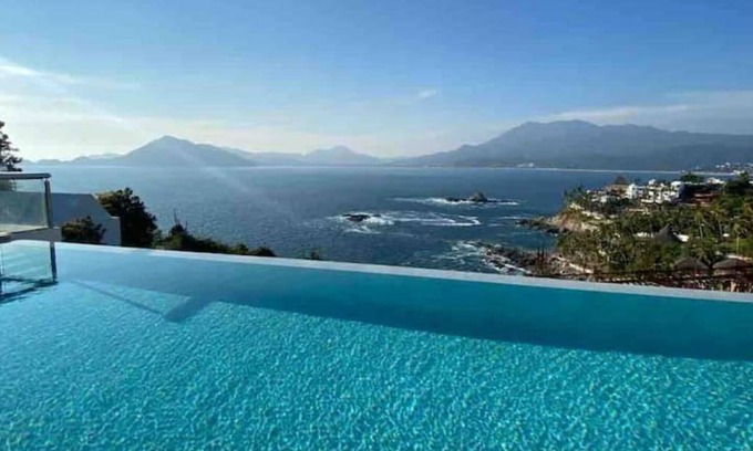 Manzanillo Villa | Spectacular Villa facing the Pacific Ocean