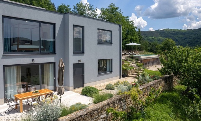 Sveti Bartol Villa | Villa Majestic Eye / Charming Villa Majestic Eye with a view of Motovun