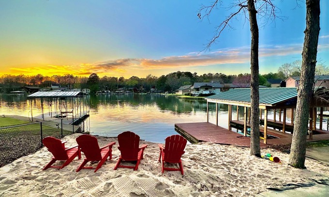 Piney Casa | Spectacular Waterfront Beach House w/ Dock, Hot Tub, Wifi, H2O Toys & Location!