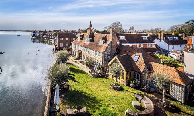 Bosham Casa | Spectacular Waterfront Home | Pass The Keys