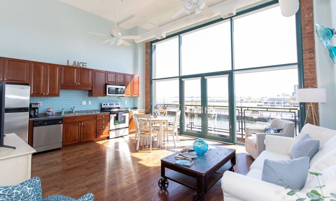 Sandusky Condominio | Retiro de lujo condominio frente al mar para 6 w / Cedar Point View!