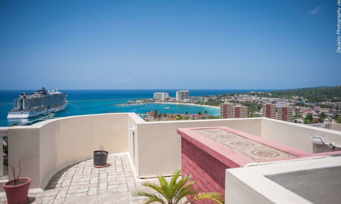 Ocho Rios Casa | Spectaculer View at Columbus Heights