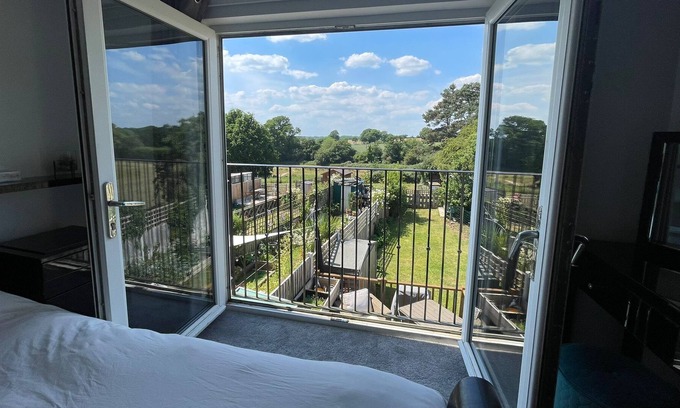Braintree Casa | Spencer Square- A lovely 2 bedroom property in Bocking with cats
