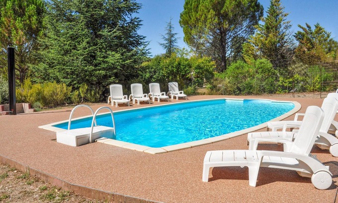 Rustrel Casa | Spend a relaxing vacation in the vacation home with pool access and fantastic views.