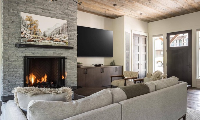 Spanish Peaks Cabina | Spend Summer in Big Sky! Luxury Spanish Peaks Cabin with Private Hot Tub