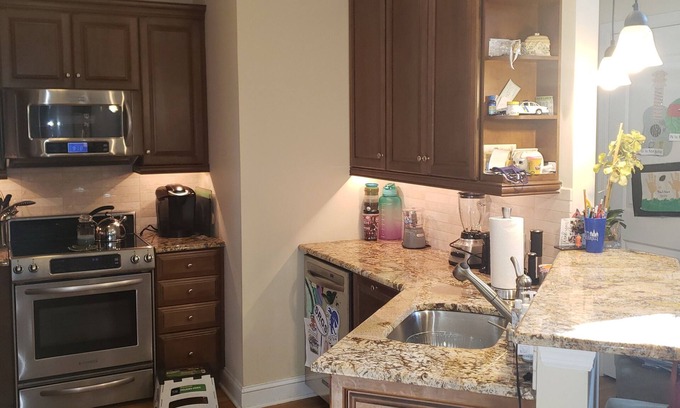 Bradley Beach Condominio | Spend the spring and summer 2025 in Bradley Beach.