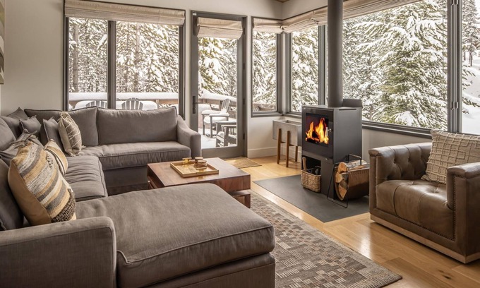 Big Sky Cabina | Spend Summer in Big Sky! 2 Bedroom, Plus Bonus Room, Ski-in/Ski-out Cabin