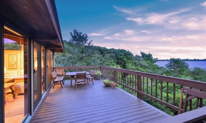 South Kingstown Casa | Spend your vacation at this relaxing waterfront retreat on Green Hill Pond.
