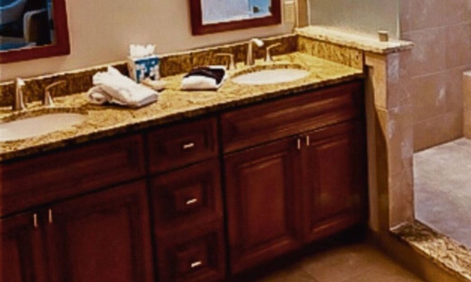 Sea Pines Complejo | Spice Bush at Hilton Head Island is close to Harbour Town and Sea Pines.