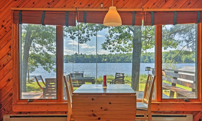 Iron River Cabina | NUEVO - Lakefront Iron River Cabin w / Canoe & Sauna!