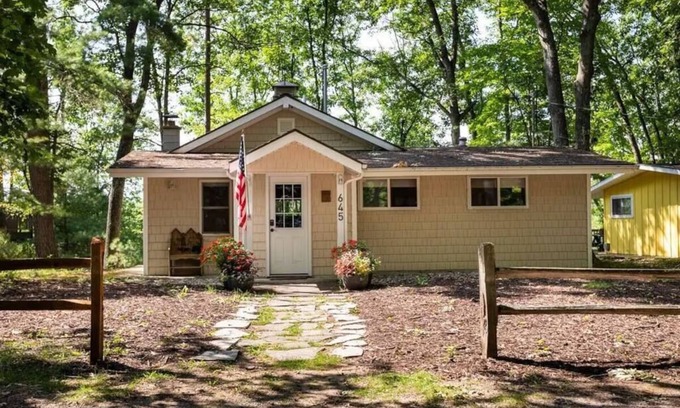 Mayfield Cabina | Spider Lake Oasis | Beach | Fire Pit | Dock | Private | Fishing