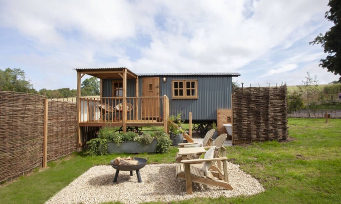 Dorchester Cabaña | SPINDLEBERRY HUT, pet friendly, with a garden in Piddletrenthide