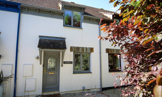 Treator Casa | SPINDRIFT, Padstow, peaceful, views, parking - 10min walk to harbour