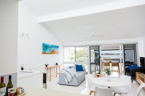 Sandstone Point Apartamento | Spinnaker Waters - Entire 2 Bedroom Apartment at Sandstone Point