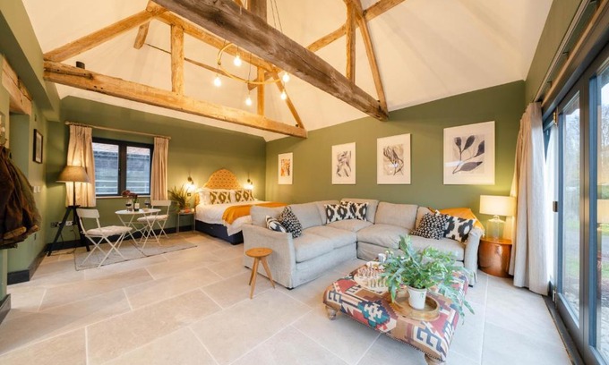 Abbots Salford Casa | Spinney - a unique open plan barn, with private garden