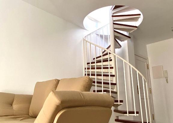 Figueres Apartamento | Spiral Stairs Duplex