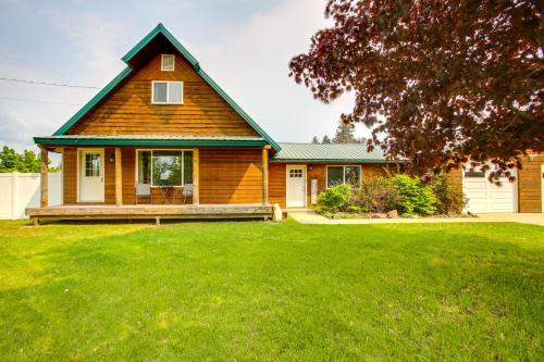 Spirit Lake Casa | Spirit Lake Home with Fenced Yard 1 Mi to Water!