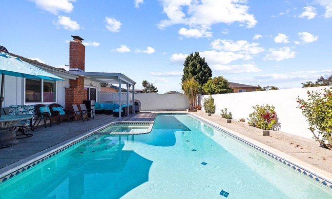 University City Casa | Splash! 40’ Pool, Bunk Beds, 8 Mins to Beach, Close to ALL Attractions, La Jolla
