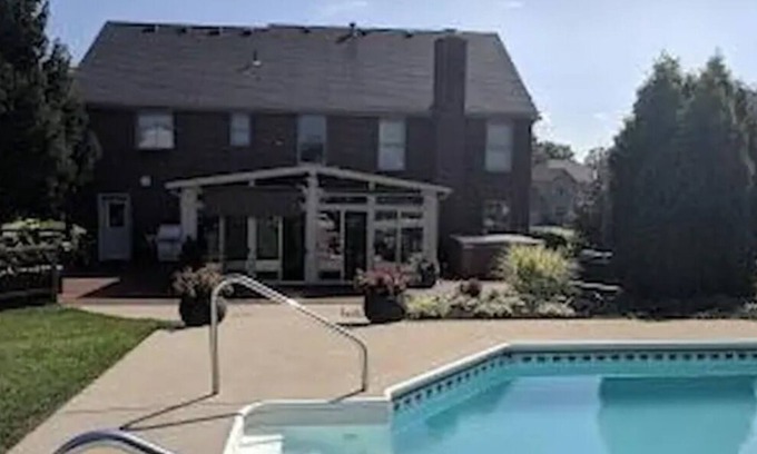 West Chester Casa | Splash and Soak Oasis with Pool and Hot Tub