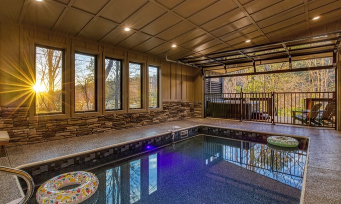 Pittman Center Cabina | Splash Mountain Lodge, Get $1089 of FREE attraction tickets for each paid day!
