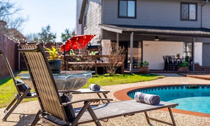 Plano Casa | Splash & Play Pool House: Gameroom, Firepit, Grill