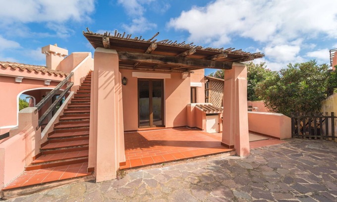 Stintino Villa | Espléndida villa de 2 plantas en el centro con terrazas, vistas al mar y aire acondicionado.