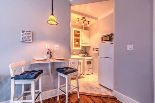 Central Midtown Apartamento | Splendid Colonial in Midtown with Parking