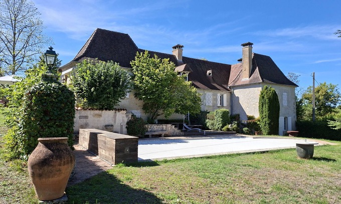 Bassillac and Auberoche Casa | Splendid 17th century manor house with park. Ideal for family stays.