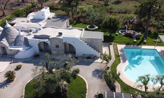 San Michele Salentino Casa | Splendid property with swimming pool -Trullo Petra Nera - in Apulia