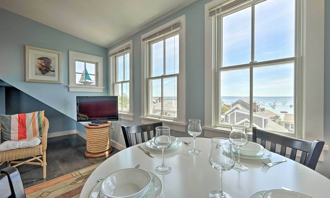 Provincetown Apartamento | Splendid Provincetown Penthouse Apartment w/ Deck!