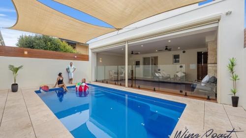 Christies Beach Casa | Splendour By The Sea By Wine Coast Holidays