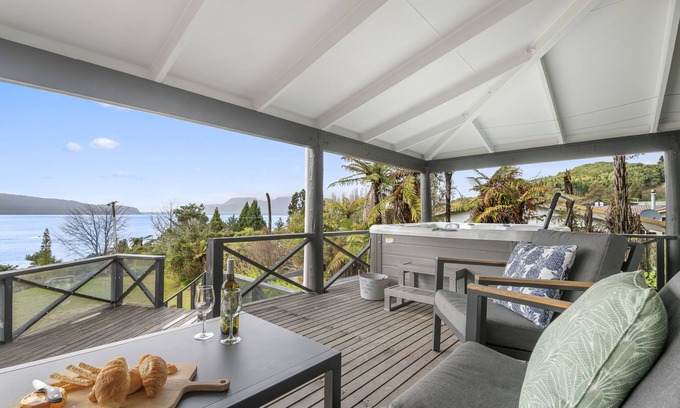 Lake Tarawera Casa | Splendour on Spencer - Lake Tarawera Holiday Home