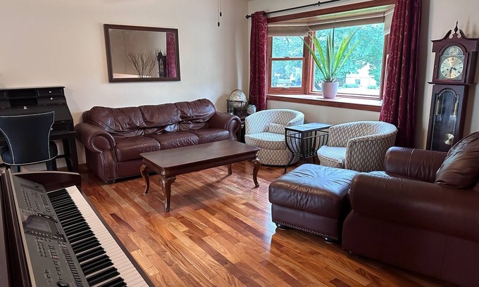 Shakopee Casa | Split-Level Simplicity in Shakopee - a simple home away from home.