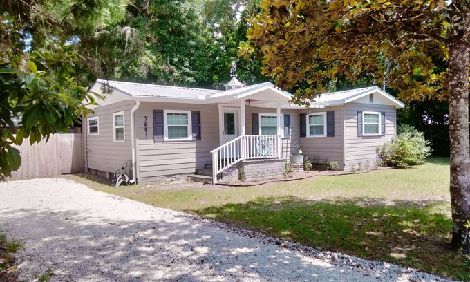 Floral City Casa | Spokes on Oaks, just 400 ft from the Withlacoochee Trail