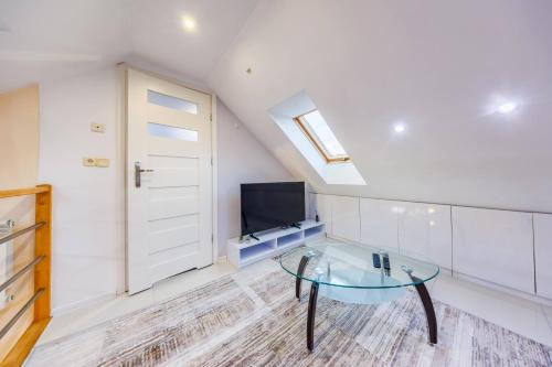 Subcarpathian Province Apartamento | Spokojne Zacisze- Apartment in Rzeszów, Free Parking by StayNest