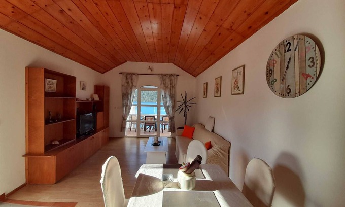 Govedari Apartamento | Sponga 2 Apartment with balcony and sea view