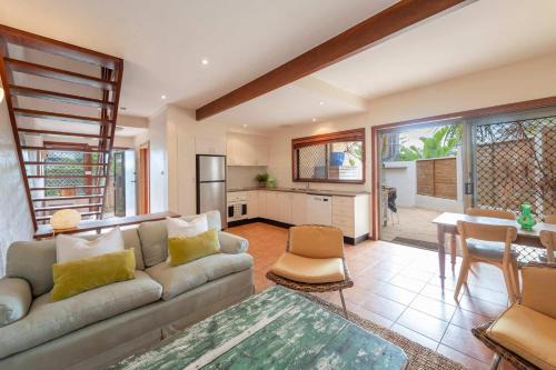 Angourie Casa | Spooky Beach Lodge - Oceanstays