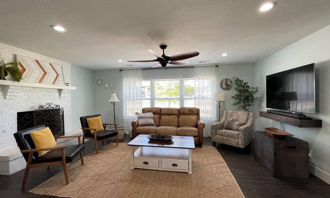 Lake Dallas Casa | Sports turf yard