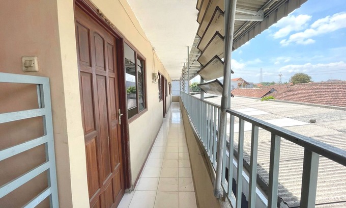 Sidoarjo Hotel | SPOT ON 93644 Sederhana Homestay