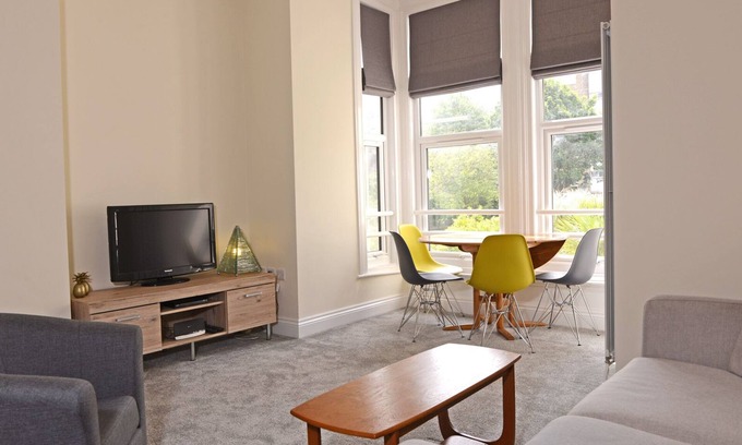 Eastbourne Seafront Apartamento | Precioso apartamento de 2 camas con acceso suave a la rampa en el centro de Eastbourne