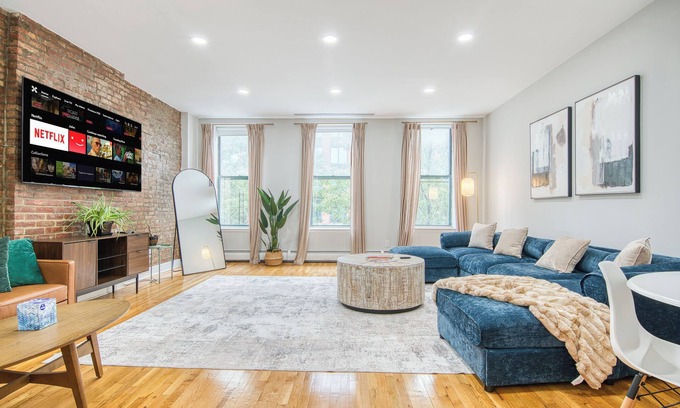 Port Morris Apartamento | Sprawling 2BR w King Bed, fast WiFi, 20 minutes to Times Square!