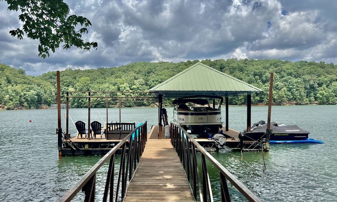 Gainesville Casa | Sprawling Lake Oasis w/Pool, Dock, Firepit, Gym