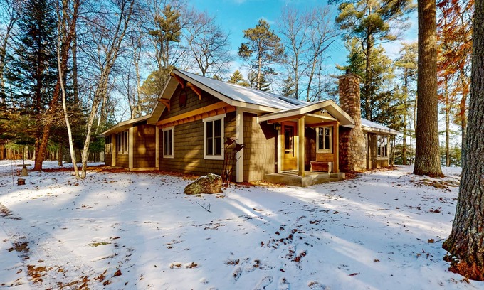 St Germain Casa | Sprawling lakeside home with dock, kayaks, pool table, fireplace, grill, & AC