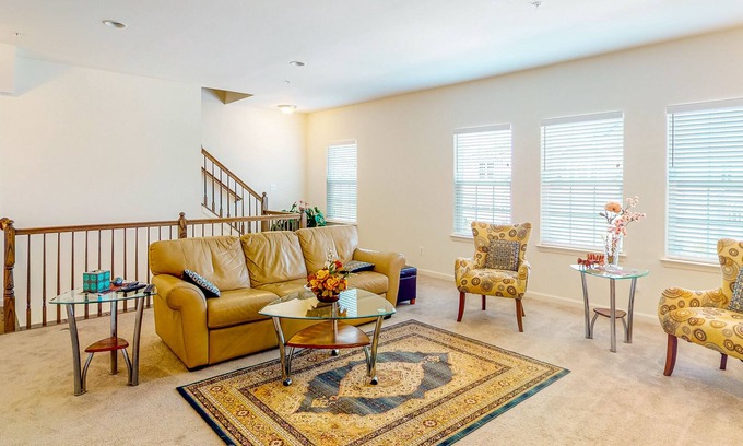 Magnolia Casa | Sprawling Townhome - Water Views - Modern Interior