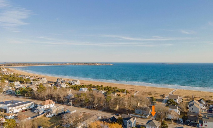 Pine Point Casa | Spread out and breathe across from the beach!